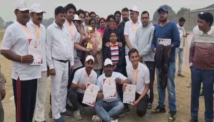 mirzapur-journalists-administration-cricket