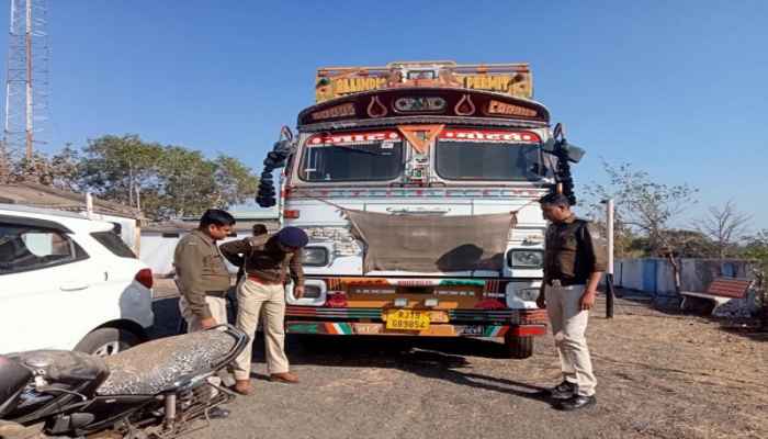 liquor going to Gujarat seized