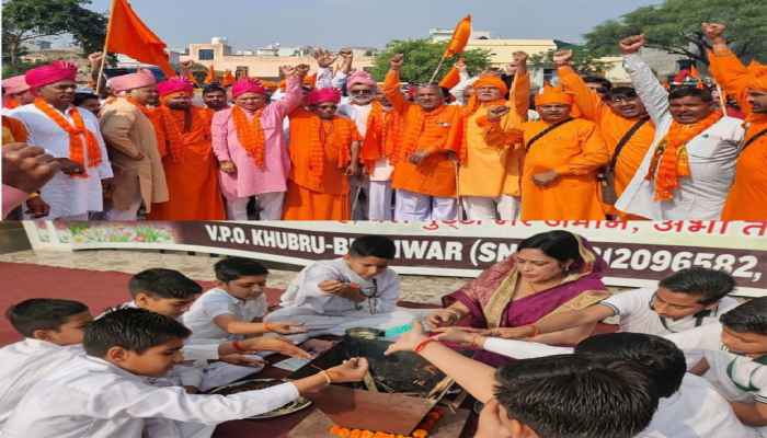 Vishwa Hindu Parishad and Bajrang Dal took out Bhagwa 