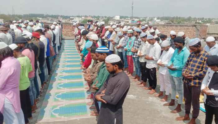 Hoisted the saffron flag on the mosque