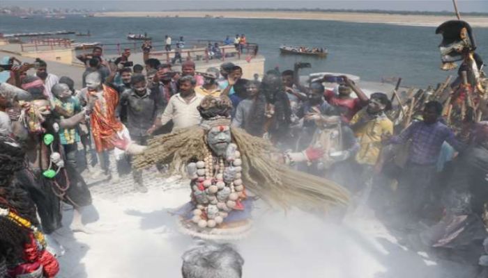 bhasm-holi-in-varanasi