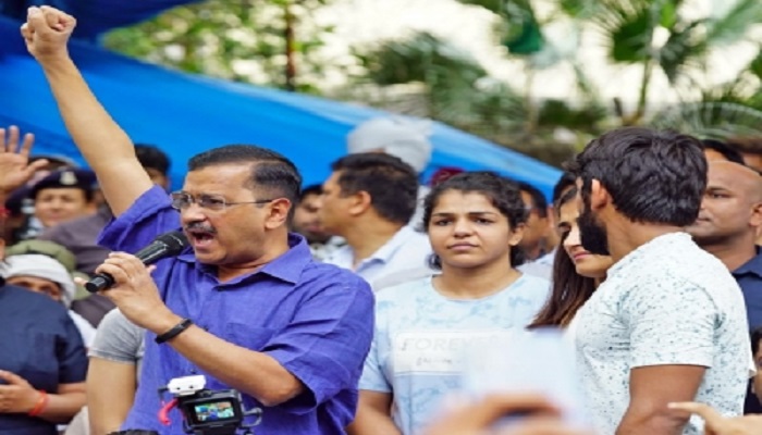 Kejriwal met wrestlers protesting at Jantar Mantar 