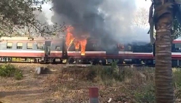 Ratlam-Ambedkar Nagar DEMU train caught fire in two coaches 