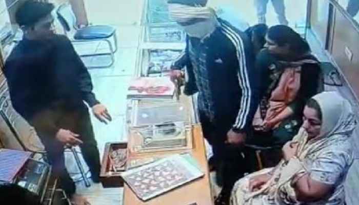 delhi-jewelery-shop-looted