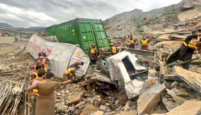 landslide-on-pakistan-afghanistan-border