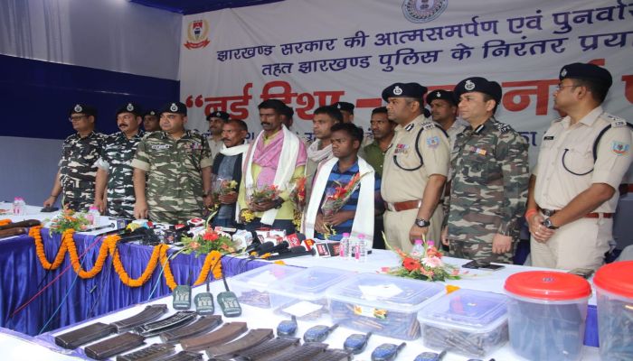 five-naxals-surrender-in-ranchi