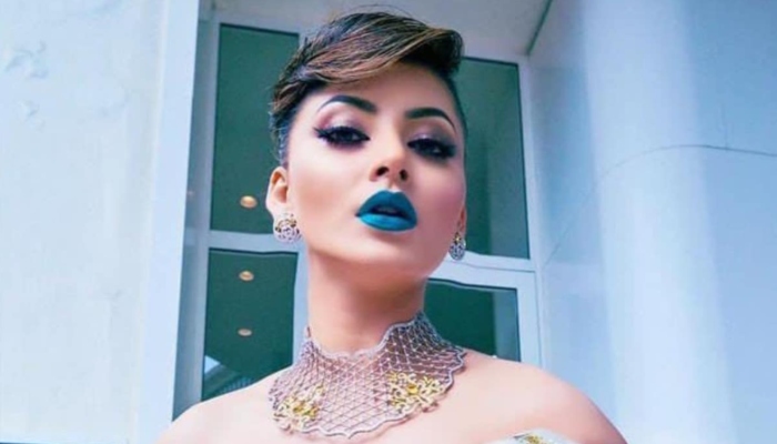 urvashi-rautela-in-blue-lipstick