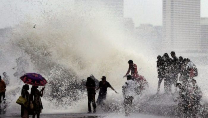 cyclone-biperjoy-juhu-beach