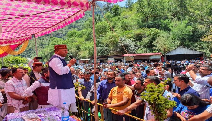 former-assembly-speaker-Dr.-Rajeev-Bindal-addressed-a-meeting-in-Dalhousie