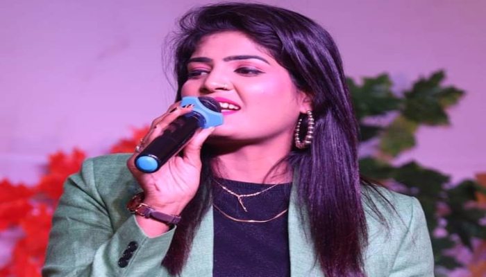 nisha-upadhyay-singer