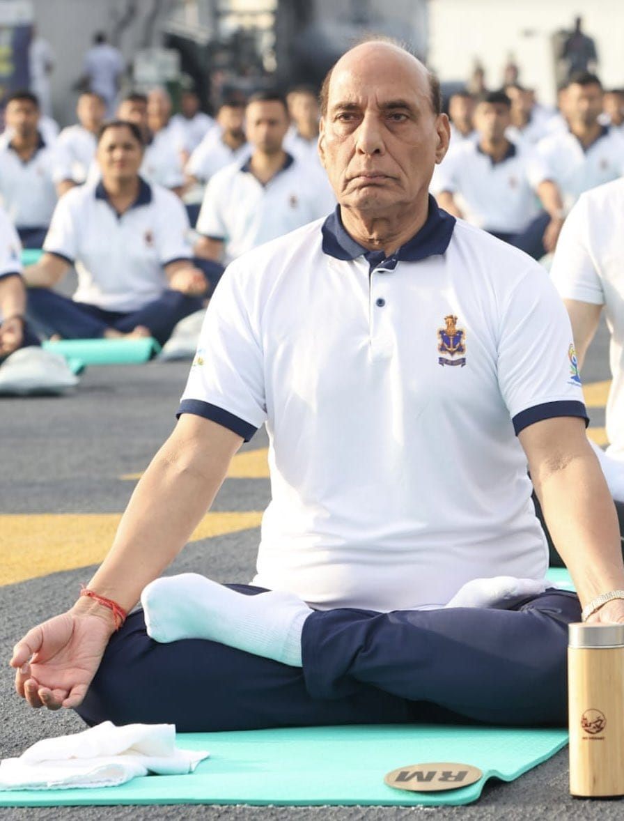 rajnath-singh-yoga-on-ins -vikrant