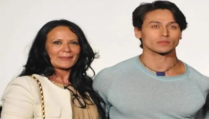 tiger-shroff-with-mother