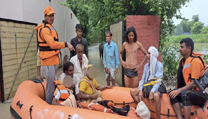 80 years old man sitting roof house two days due to flood rescue done