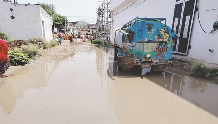 Janata Colony Alwar submerged rain water troubled people block road
