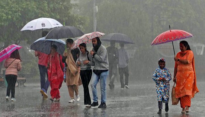 Life disrupted due to heavy rains in Himachal