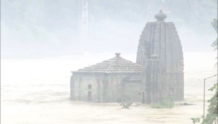 Mandi-Panchvakhtra-Temple-gets-partially-submerged-on-the-banks-of-the-swollen-Beas