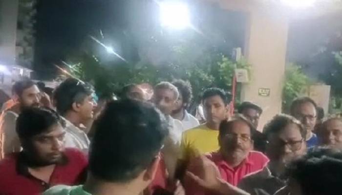 Security guards hooliganism delivery boys and residents thrashed Greater Noida