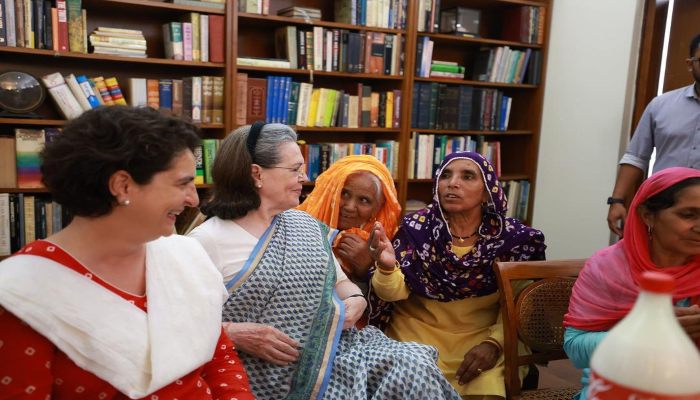 Sonia meet To Women Farmers From Haryana