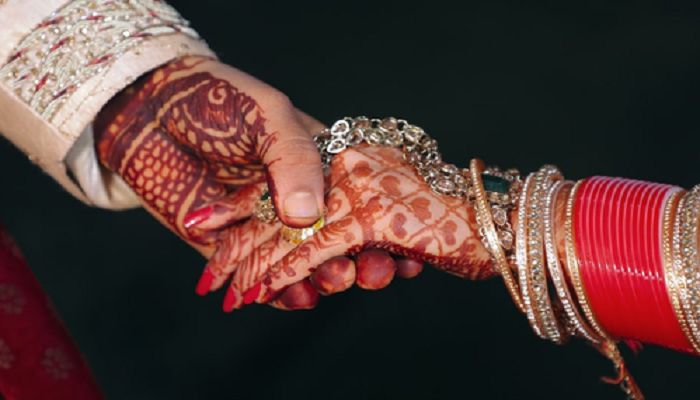 Vicious got caught Karnataka Police married 15 women pretending doctor