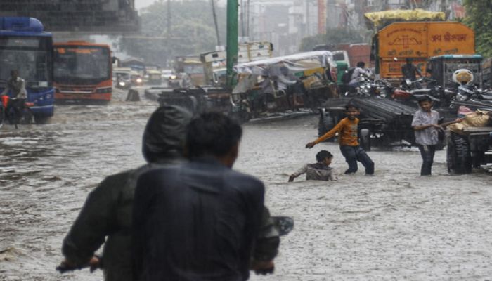Waterlogging, traffic jams in many parts of Delhi after heavy rains 