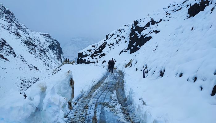 lahaul-spiti-weather-tourists-stuck