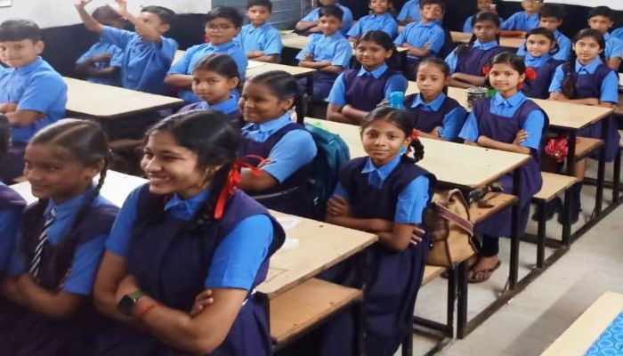 teacher-in-school-uniform-in-chhattisgarh