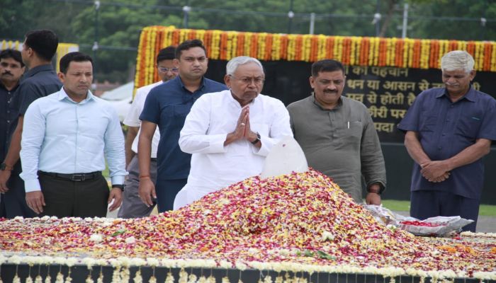 Atal Bihari Vajpayee-Nitish Kumar paid tribute
