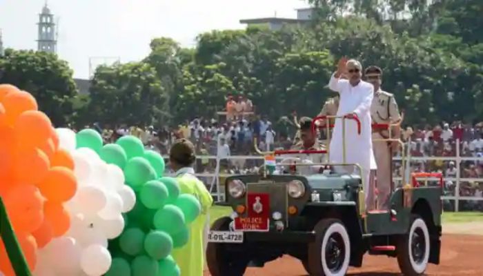 Bihar Chief Minister Nitish Kumar hoisted the flag at Gandhi Maidan in Patna