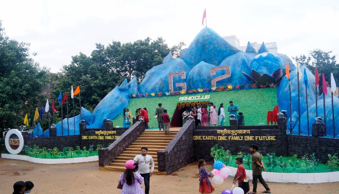 Devotees-visit-the-G20-Summit-themed-Ganesh-pandal-to-offer-prayers