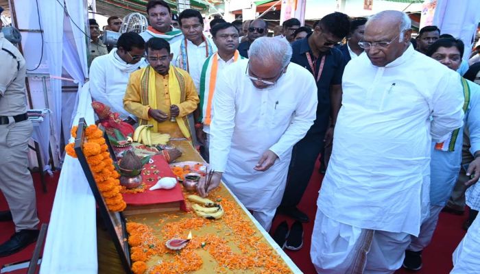 baghel-and-kharge-in-rajnandgaon