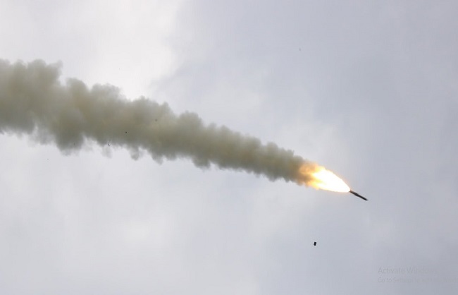 BrahMos-supersonic-cruise-missile-successfully-tested.jpg 