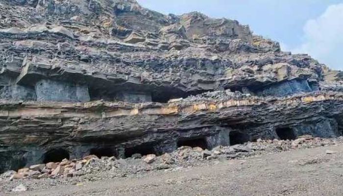 Cave-caved-in-during-illegal-mining-in-Dhanbad