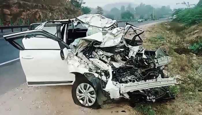 speeding-car-collides-tree-five-brothers-die