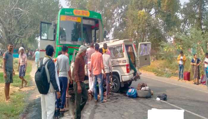 five-people-died-UP-collision-bus-car