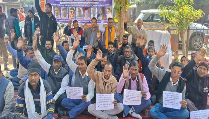 Ayodhya Protest over money from chit fund