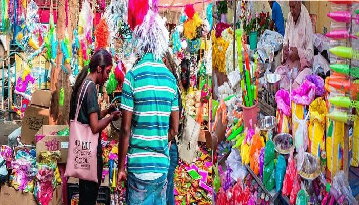 Aminabad-market-on-Holi