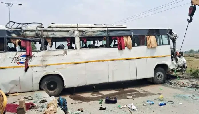 bus-full-of-pilgrims-crashes-four-dead