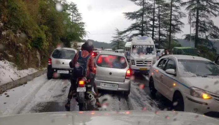 shimla-vehicles-queued-up-everywhere