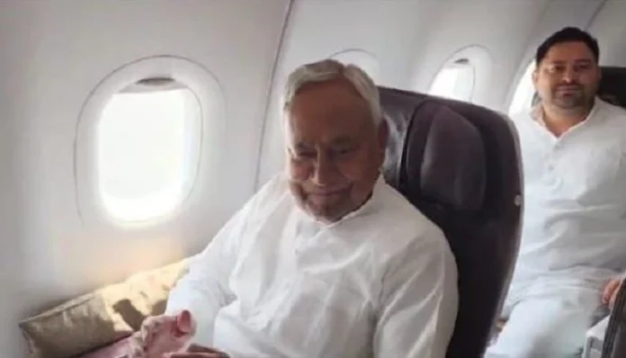 Nitish-Kumar-and-Tejashwi-Yadav-in-same-flight