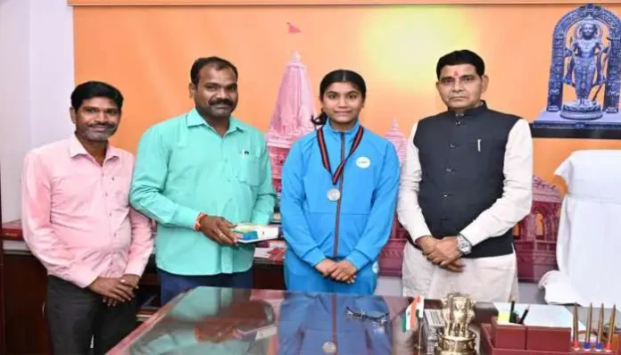 fencing-player-kumari-rupali-sahu-of-chhattisgarh-won-a-silver-medal