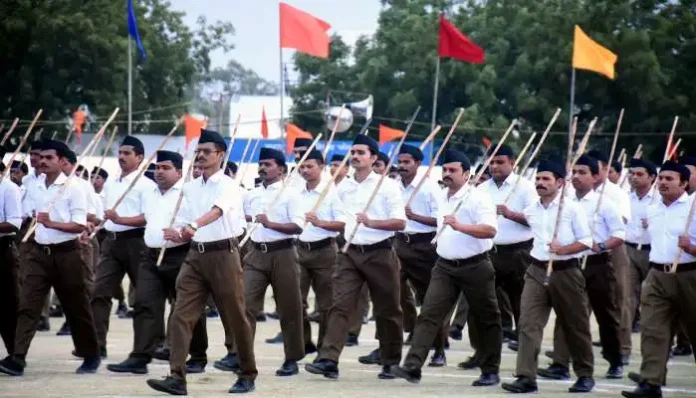 government-employees-attending-rss-shakhas