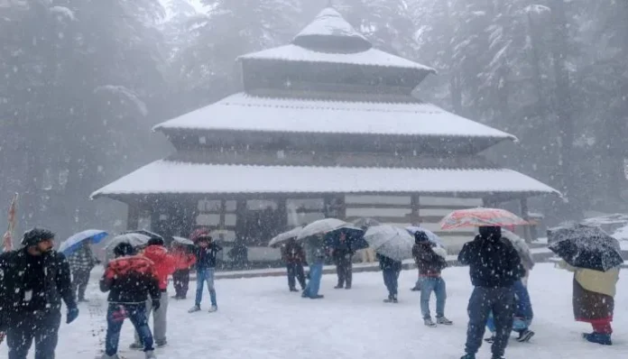 huge-tourists-are-going-to-shimla