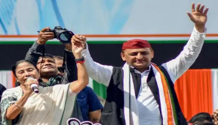 akhilesh-shares-stage-with-mamta-banerjee-