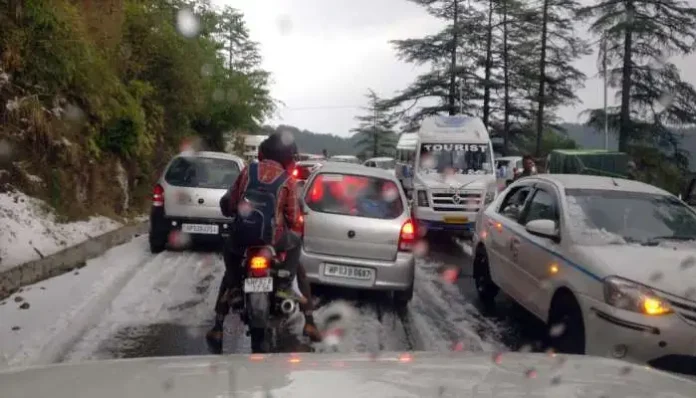 shimla-vehicles-queued