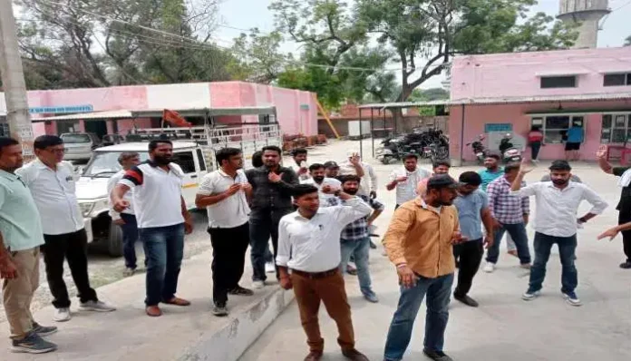 haryana-electricity-employees-protested