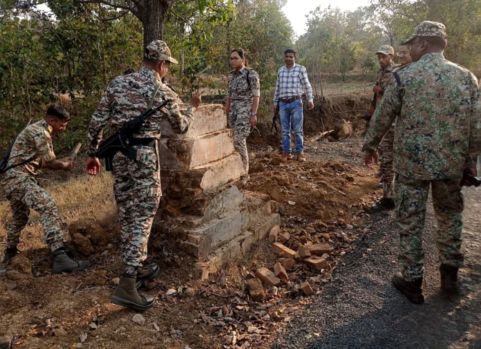 balaghat-naxalite-carrying-rs-14-lakhs