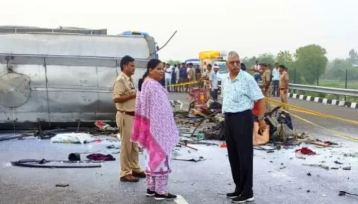 unnao-accident-bus-collides