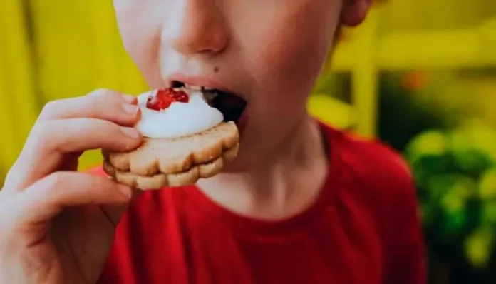 eating-biscuits-in-school