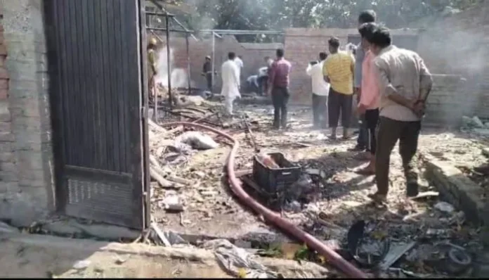 bijnor-fire-broke-out-in-firecracker-factory-one-worker-died