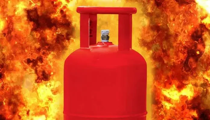 hisar-fire-broke-out-in-a-small-gas-cylinder-kept-in-the-house-five-burnt